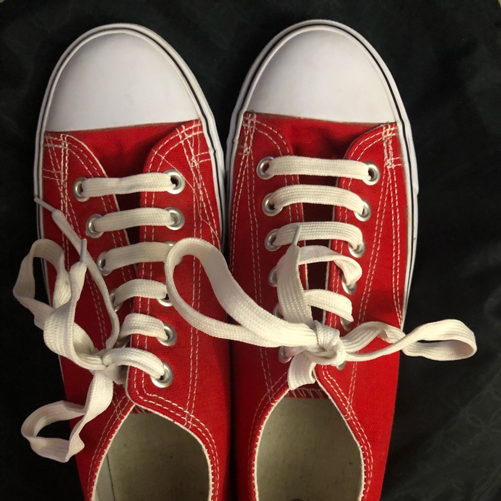 Sports shoes